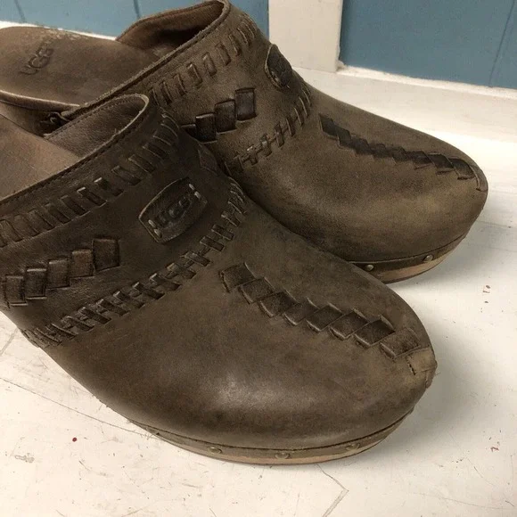 UGG‎ Women's Size 9 Slip On Clogs, Tan Brown Clogs With Wooden Heels - Picture 6 of 9